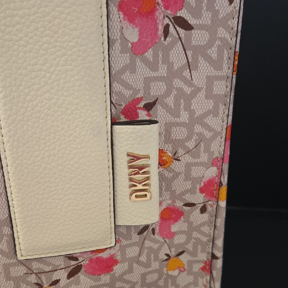 Dkny Grayson Tote With Coordinating Wristlet - image 4